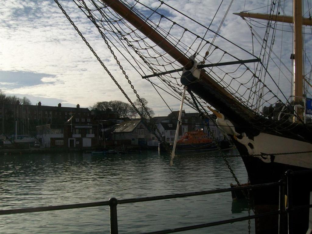 Bed & Breakfast Boaters